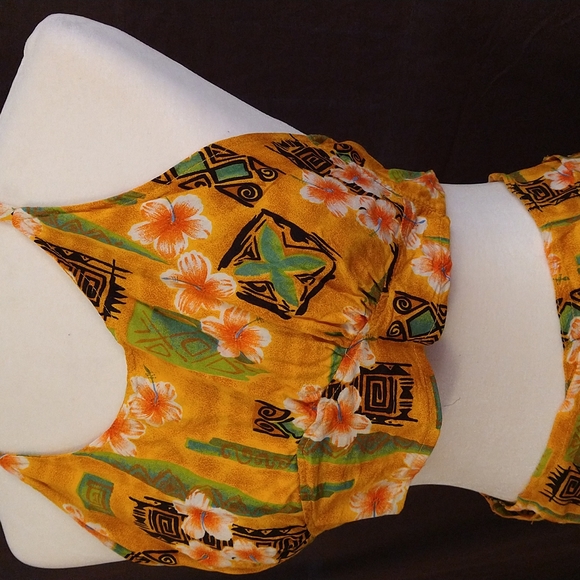 Hawaiian Floral Outfit - Picture 3 of 7